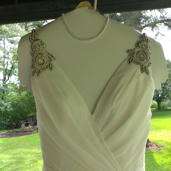 Beautiful wedding dress - Picture 4 of 4